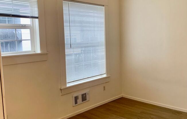 1 bed, 1 bath, $1,200, Unit 13