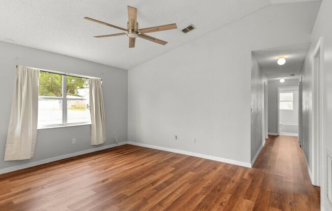 Winter Park 3 bedroom steps to shopping, dining.