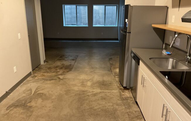 Studio, 1 bath, 548 sqft, $1,295, Unit B05