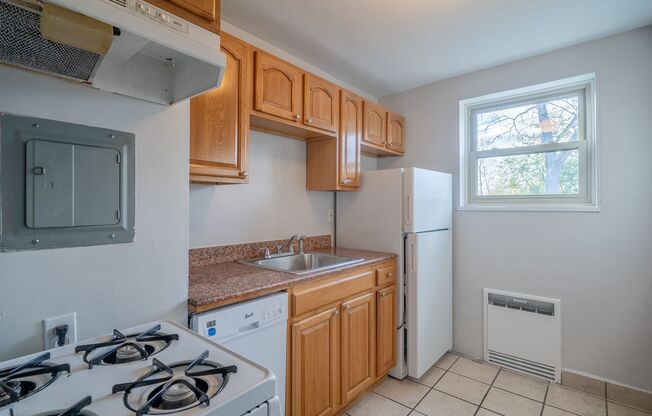 2 beds, 1 bath, 725 sqft, $1,075, Unit 4