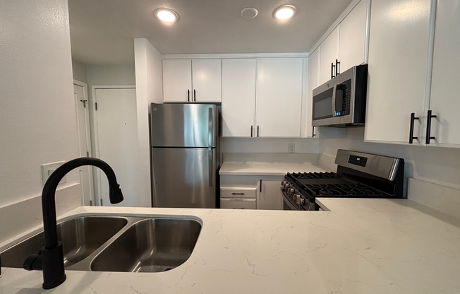 1 bed, 1 bath, 695 sqft, $1,748, Unit 318