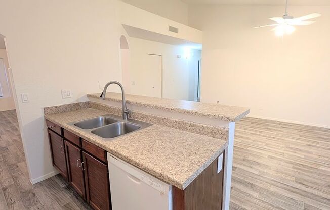 AVAILABLE NOW IN GREAT GILBERT LOCATION WITH NO HOA!!!