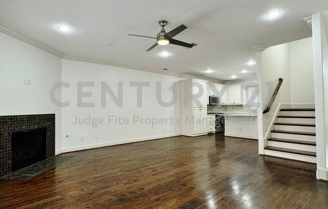 Gorgeous 3-Story 2/2.5/2 Condo in University Park For Rent!