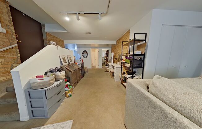 1 bed, 1 bath, 810 sqft, $1,950, Unit 1313 G
