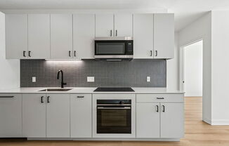 1100 15 W GRAND AVE