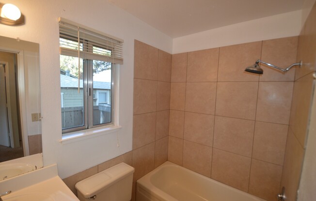 3 beds, 1 bath, $1,680, Unit 1146B