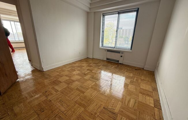 2 beds, 1 bath, $1,295, Unit 410