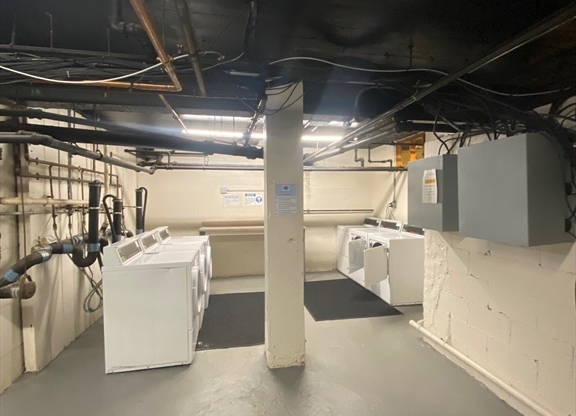 3 beds, 1 bath, 960 sqft, $3,100, Unit 8