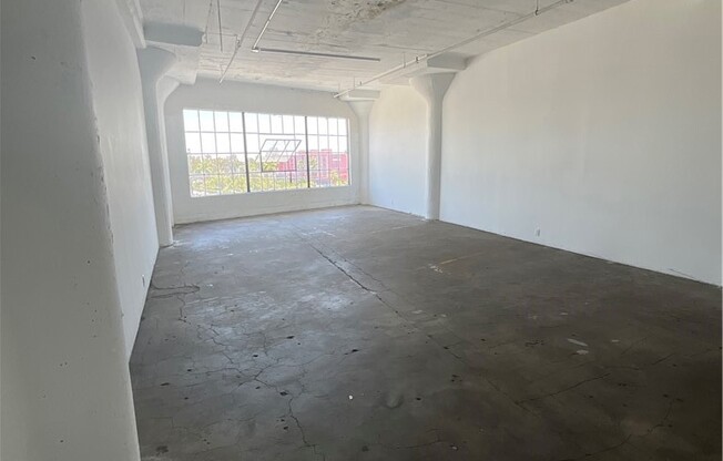 Studio, 1,200 sqft, $1,800, Unit 521