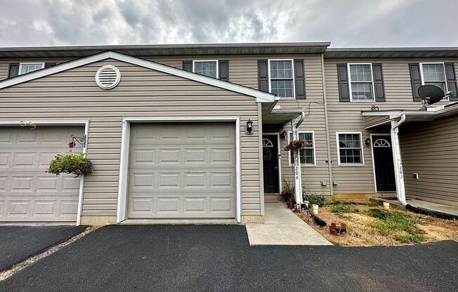 3 Bed 3 Bath Updated Townhouse In Marietta