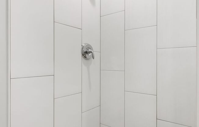 3 beds, 2 baths, $2,900, Unit 1301-4E