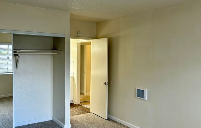 2 beds, 1 bath, 900 sqft, $2,525, Unit 8324-43