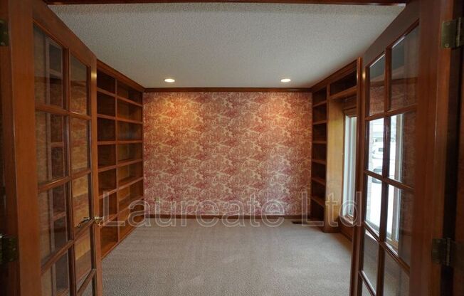 1702 W DRY CRK RD
