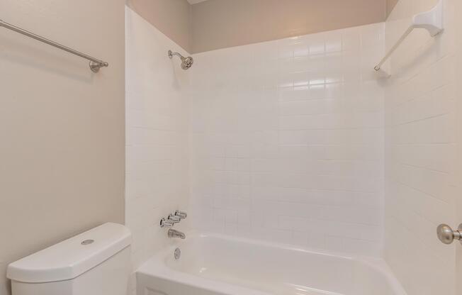 2 beds, 1 bath, 950 sqft, $1,250