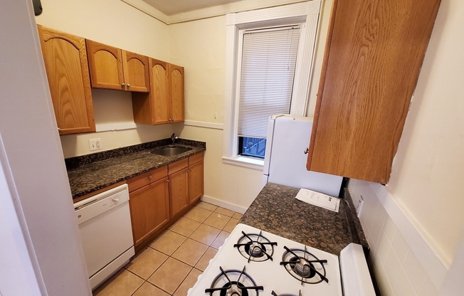 1 bed, 1 bath, 550 sqft, $2,595, Unit 12