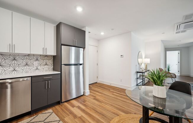 Studio, 1 bath, 529 sqft, $1,275, Unit 308