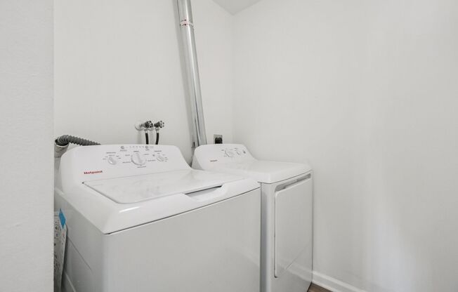 1 bed, 1 bath, 760 sqft, $1,180, Unit H114