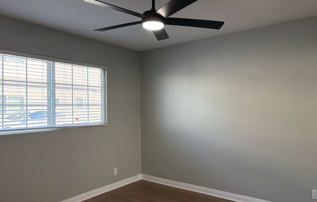 2 beds, 1 bath, 850 sqft, $2,730, Unit 905B