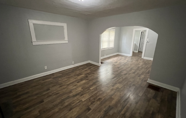 451 W 28 ST