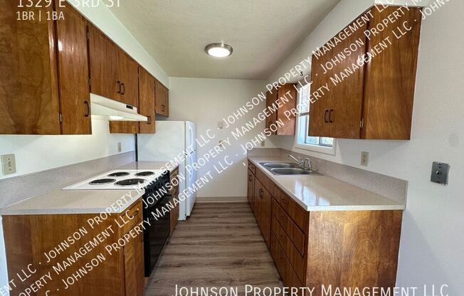 1329 E 3 ST