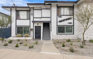 150 E La Verne-Upstairs 1 Bed 1 Bath with In Unit Laundry and Parking Spot Available!