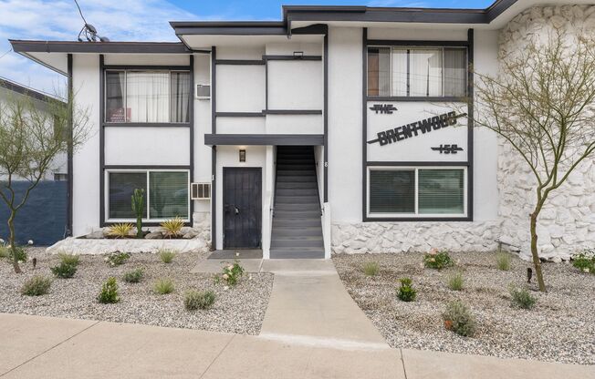 150 E La Verne-Upstairs 1 Bed 1 Bath with In Unit Laundry and Parking Spot Available!