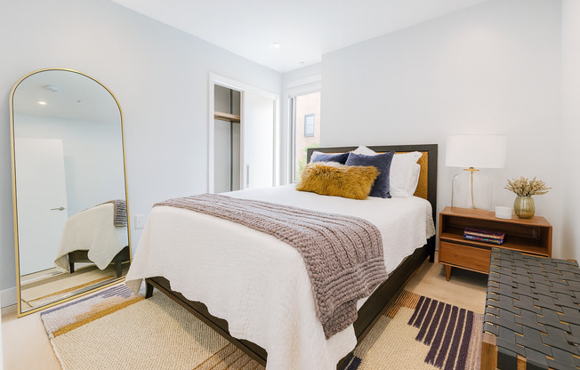 2 beds, 2 baths, 867 sqft, $4,075, Unit 501