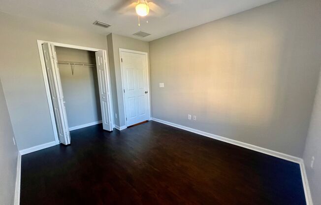 3 beds, 2.5 baths, $1,900, Unit UNIT A