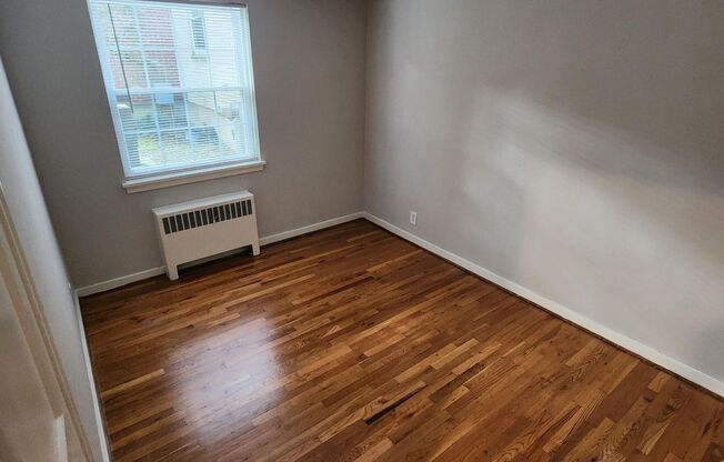 2 beds, 1 bath, 897 sqft, $2,275, Unit A-23