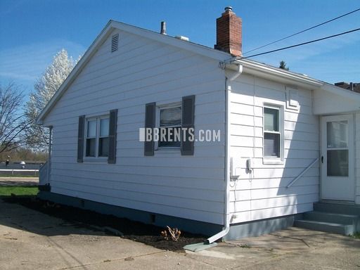 2 beds, 1 bath, $1,050