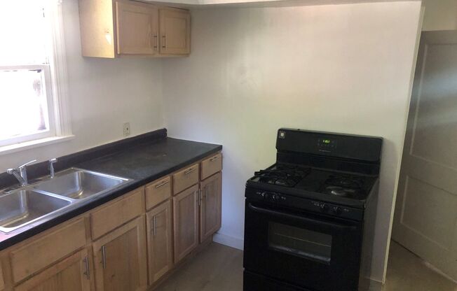 4 beds, 1 bath, $1,250