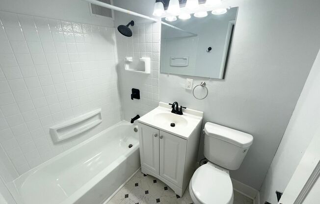 1 bed, 1 bath, 670 sqft, $1,595, Unit Hamrick 02