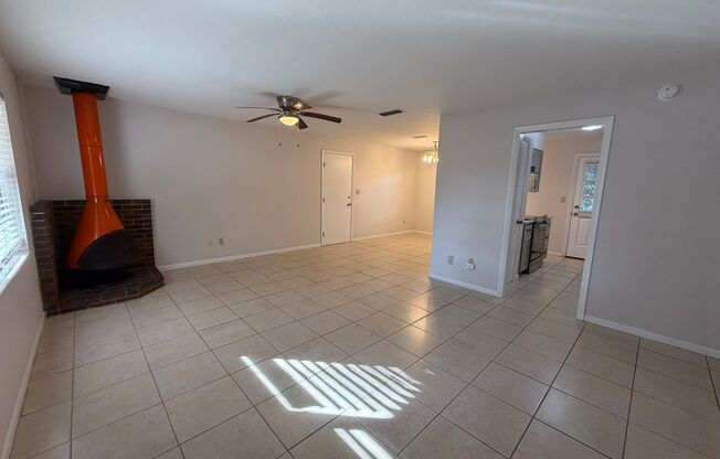 3BR/2BA House in Northwood - available NOW!