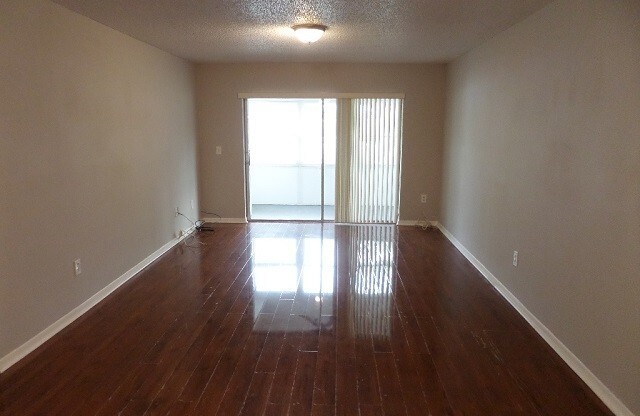 2 beds, 1 bath, $1,695