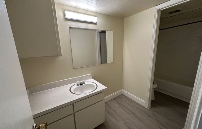 2 beds, 2 baths, 923 sqft, $1,099, Unit 205