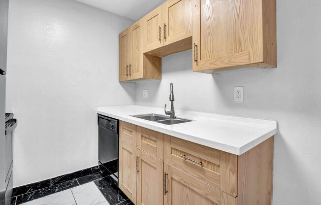 2 beds, 1 bath, 702 sqft, $1,150, Unit 8-1075