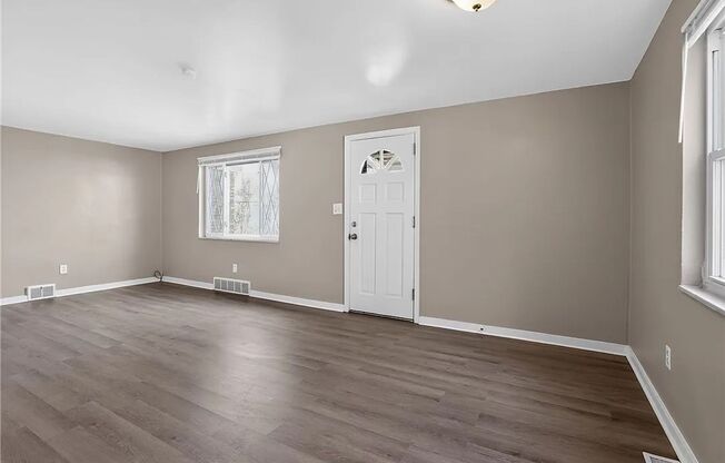 3Bd/1 Bath Home -- Available NOW!