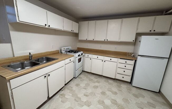 1 bed, 1 bath, 600 sqft, $1,495, Unit B