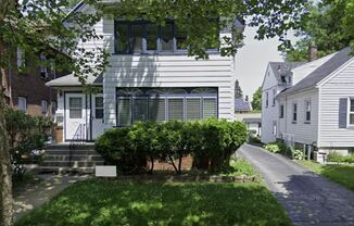 218-220 Congress Ave