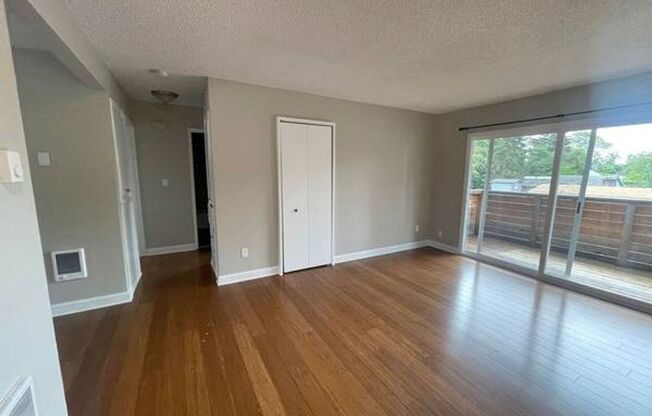 2 beds, 1 bath, $1,650, Unit 12