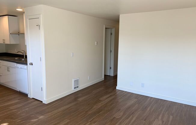 2 beds, 1 bath, 745 sqft, $1,895, Unit Unit 102