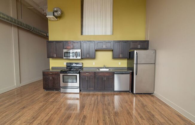 3 beds, 2 baths, 1,325 sqft, $2,100, Unit Apt. 306