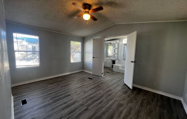 3 beds, 2 baths, $1,075, Unit Space 336