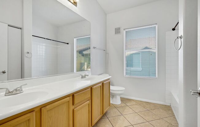 3 beds, 2 baths, $1,640, Unit # 1224