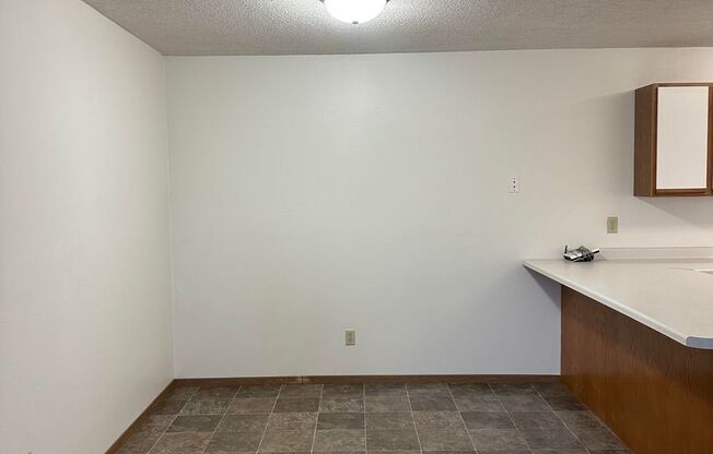 2 beds, 2 baths, $1,075, Unit 1704-307