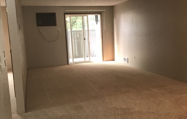 2 beds, 1 bath, 860 sqft, $1,185, Unit 05