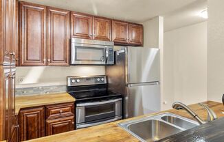 Fabulous 1 Bedroom in Federal Way! Close to Light Rail and Onsite Pool!