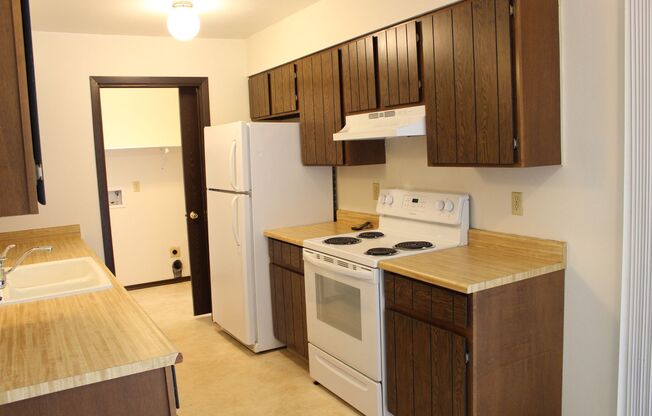 2 beds, 1.5 baths, 1,100 sqft, $1,600, Unit B