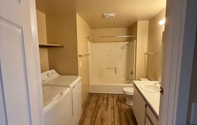 2 beds, 1 bath, 986 sqft, $1,599, Unit 183-108