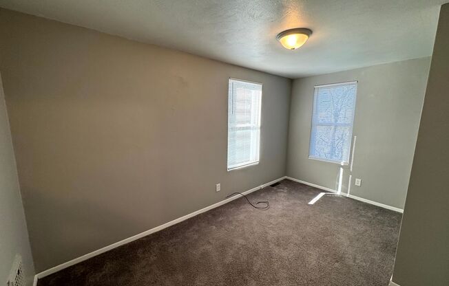 2 beds, 1 bath, $995